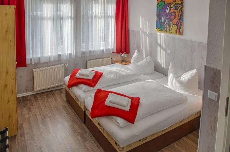 H&H Apartments Im Herzen Der Stadt In Der Lange Strasse Geraeumig Ruhig Mit Kueche Und Esstisch 格赖夫斯瓦尔德 外观 照片